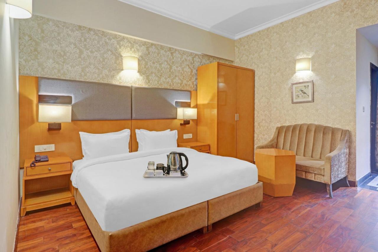 Oyo Townhouse 934 L'Elegant Hotel & Banquetby Ace Manor 가지아바드 외부 사진