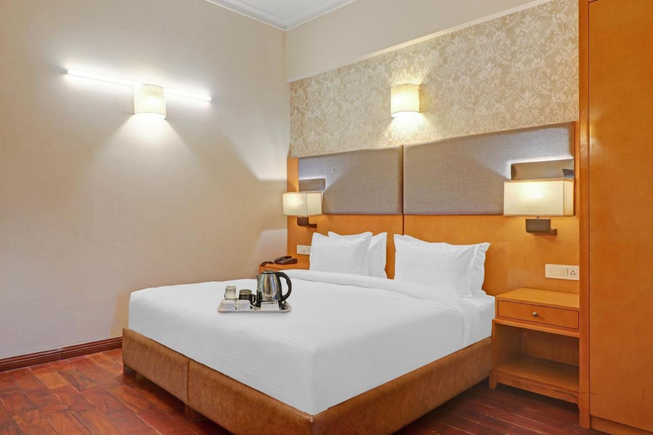 Oyo Townhouse 934 L'Elegant Hotel & Banquetby Ace Manor 가지아바드 외부 사진